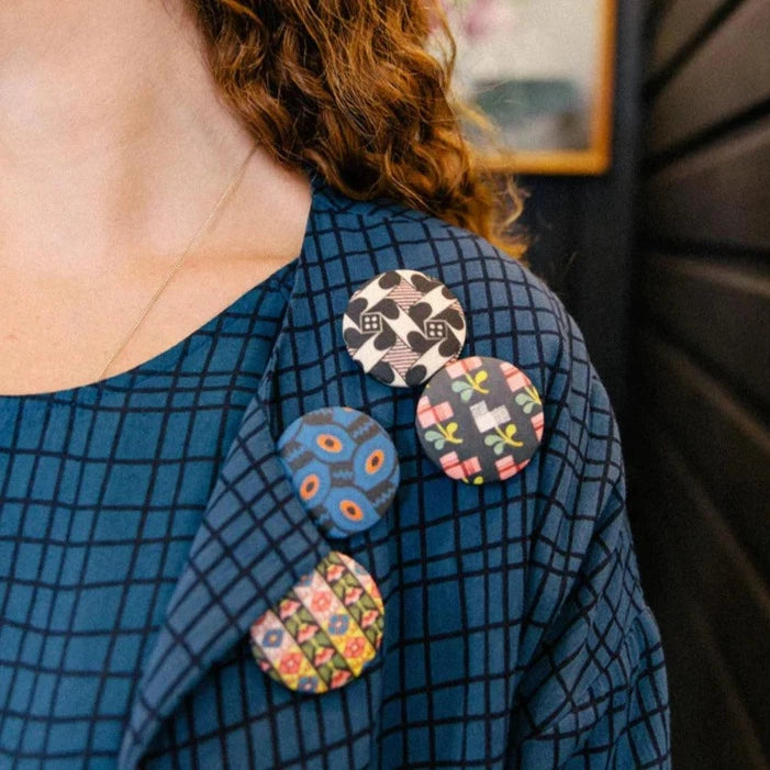 Button brooch