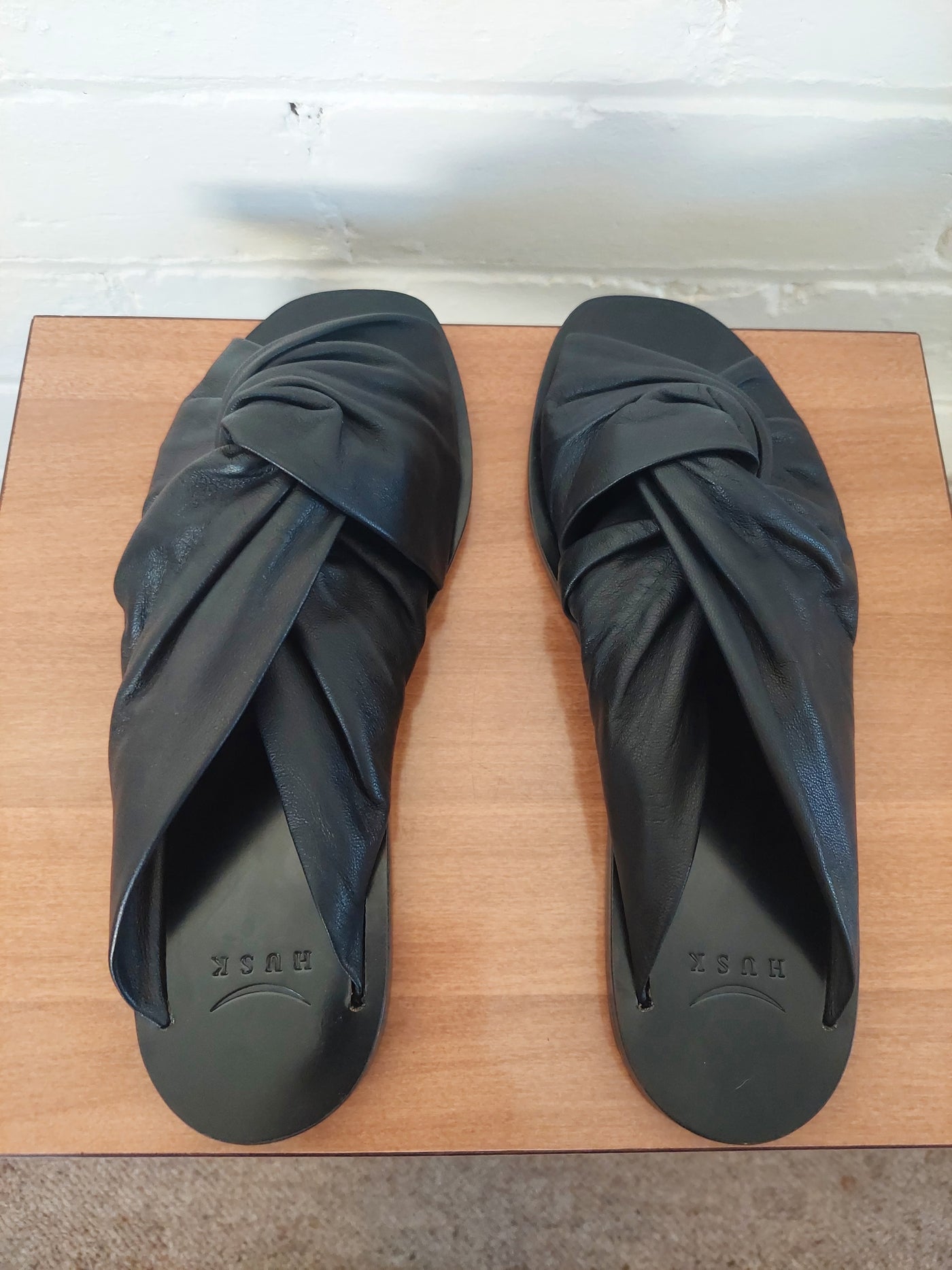 Husk 'Botanica' Leather slide in Black, Size EU 38 / AU 7