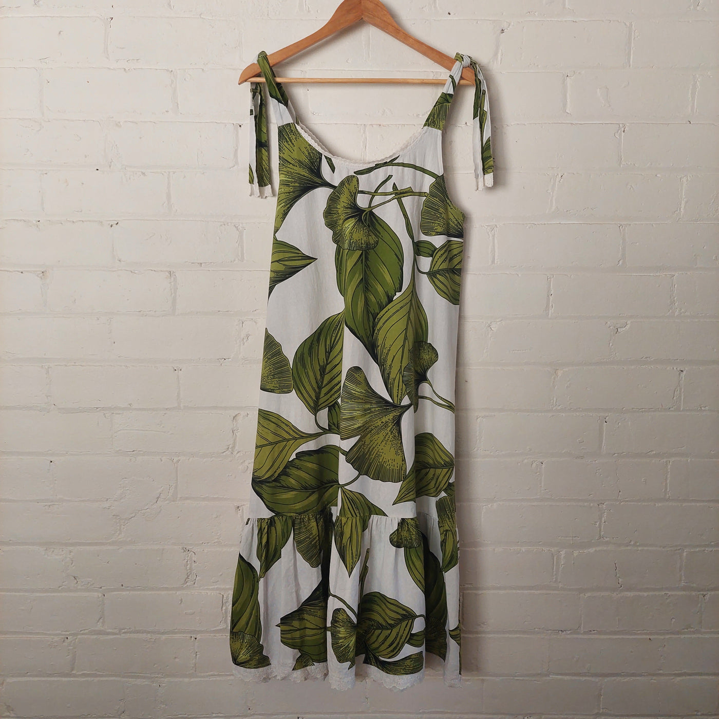 Binny Cotton / Linen blend Midi Dress with green leaves print, Size 8