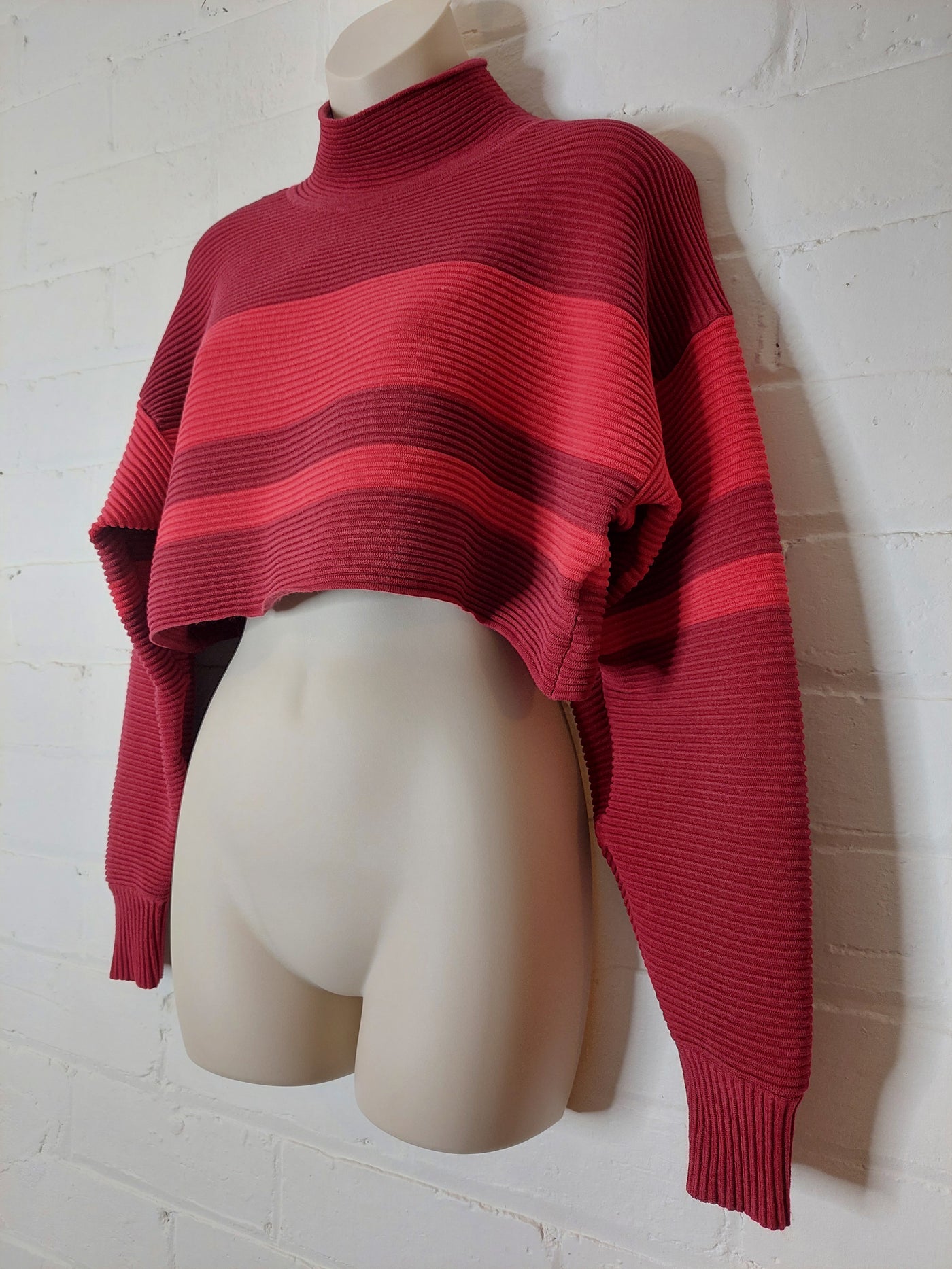 NAGNATA Cropped Rib Sweater in Red Stripe Organic Cotton, Size S / M