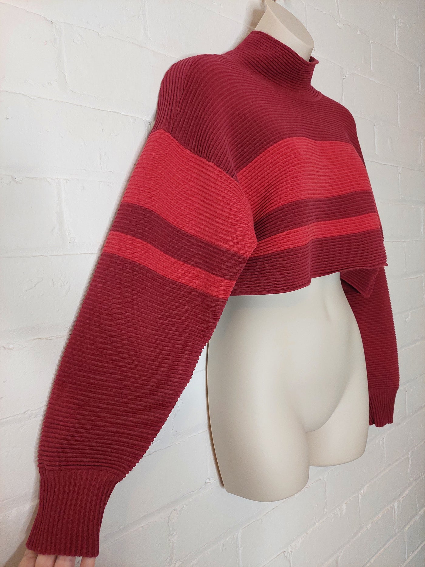 NAGNATA Cropped Rib Sweater in Red Stripe Organic Cotton, Size S / M