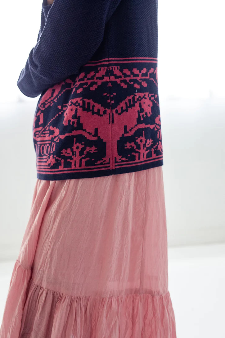 Suri organic cotton jumper in marine/pink